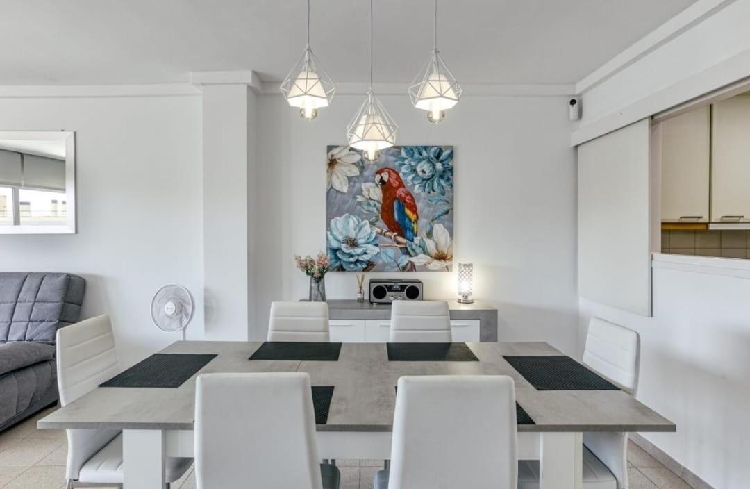 Apartamento Con Vistas A Mar Y Canal. Empuriabrava